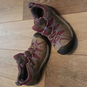 Used good condition womens Keens